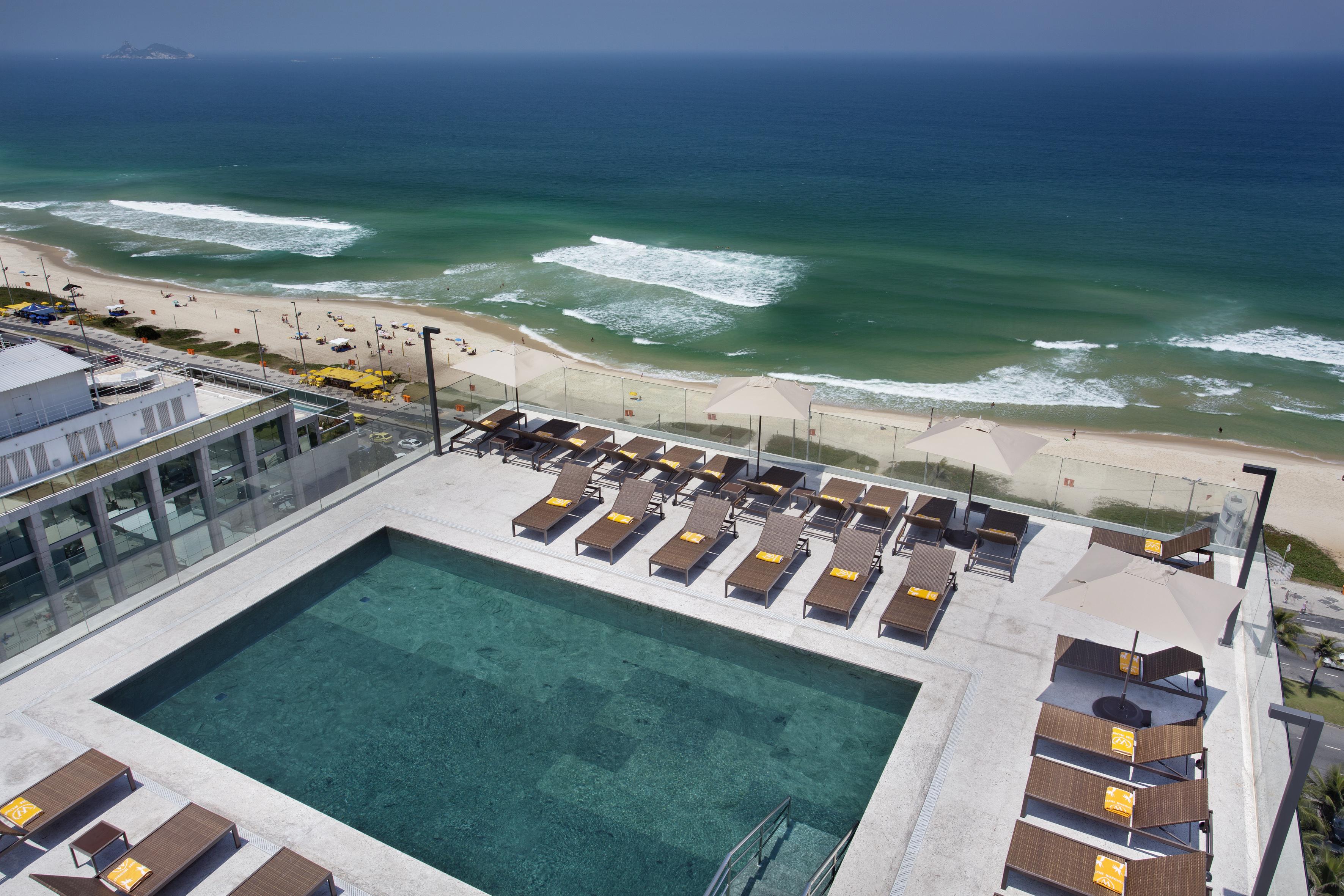 Windsor Marapendi Hotel Rio de Janeiro Bagian luar foto The rooftop pool at the Hilton Tel Aviv